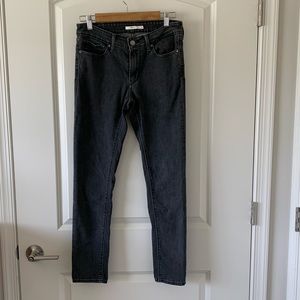 Black Levi’s 711 Skinny